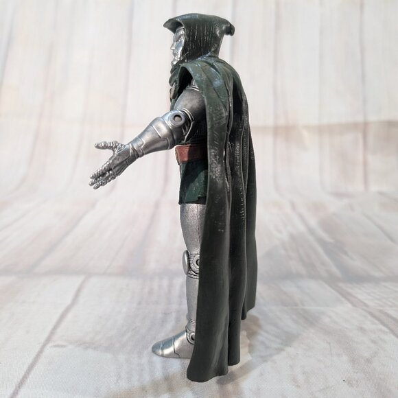 Marvel Select Doctor Doom Action Figure Diamond Select Toys - Picture 5 of 9